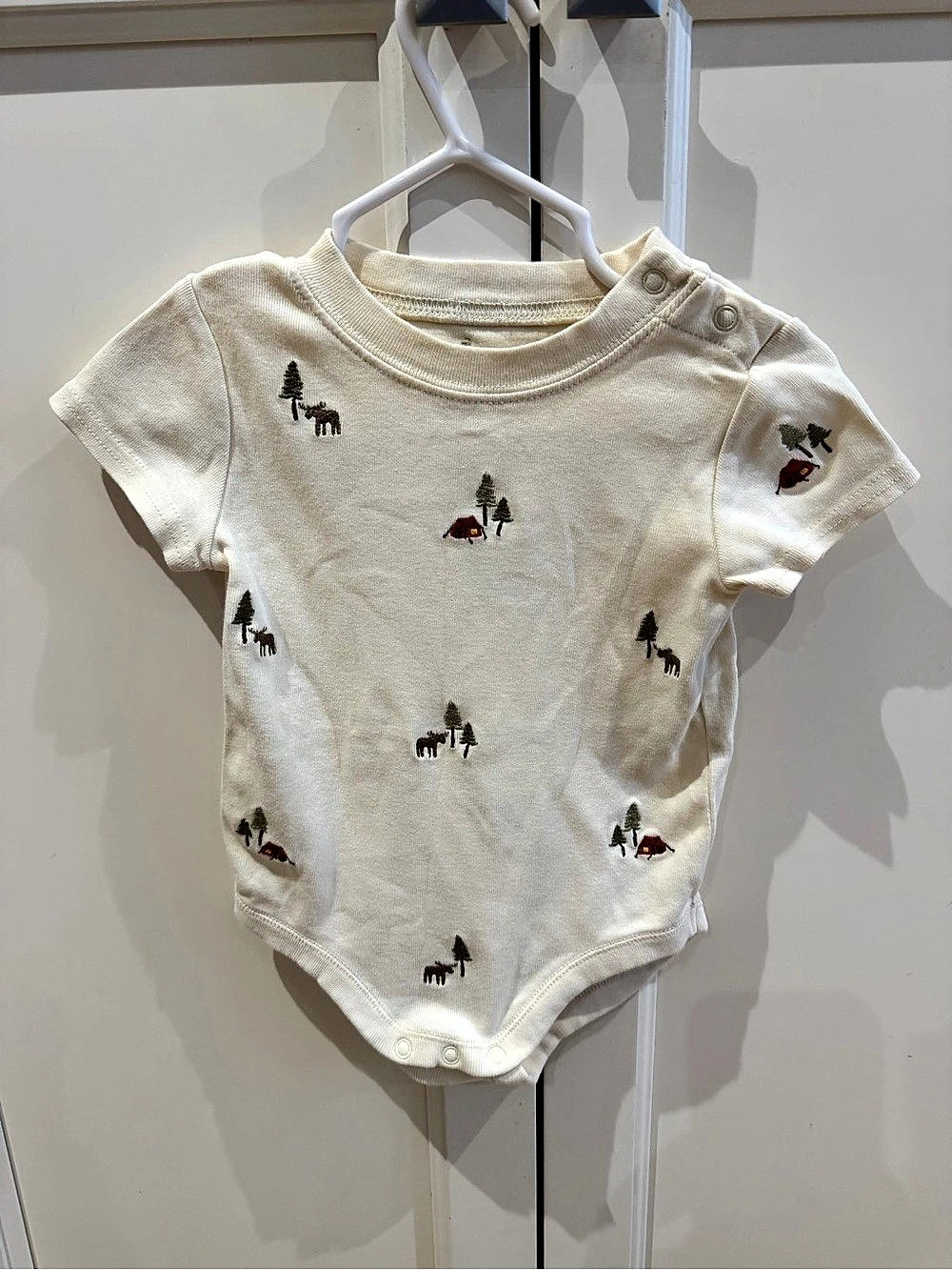 Canadian theme 6-12m Embroidered Bodysuit in Cream Like New